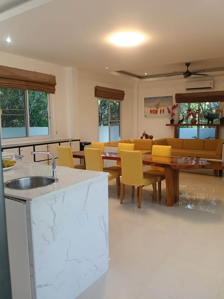 3-BEDROOM VILLA — LARGE GARDEN & POOL | Na Mueang