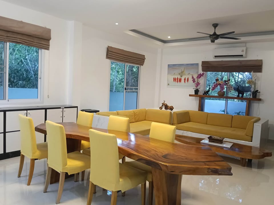 3-BEDROOM VILLA — LARGE GARDEN & POOL | Na Mueang