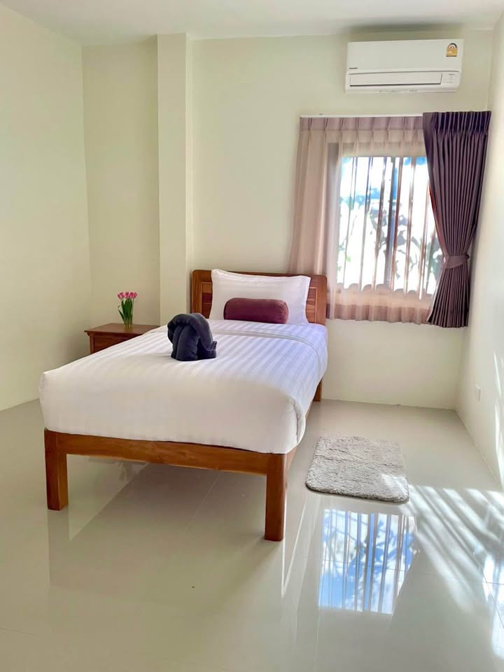 2 Bedroom 1 Bathroom House - House