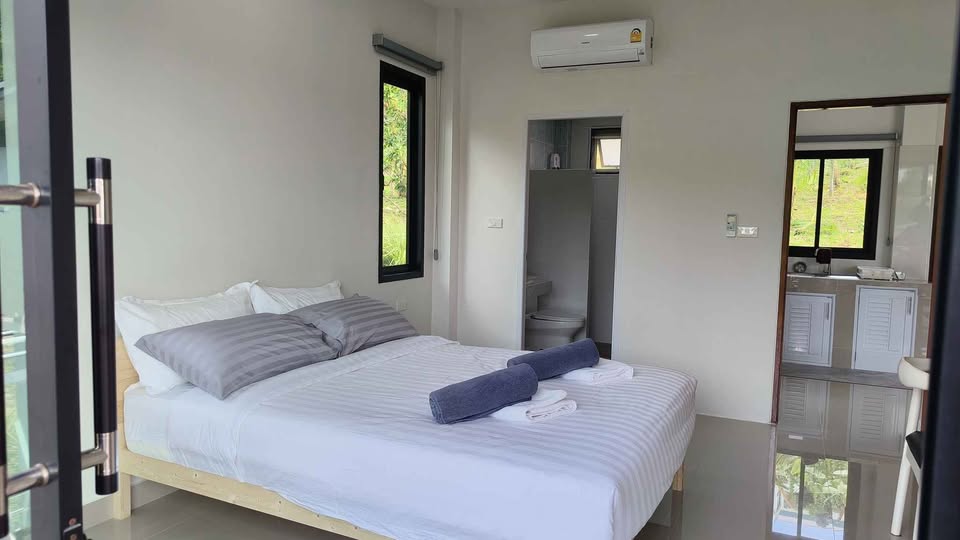 2 Beds 2 Baths - House