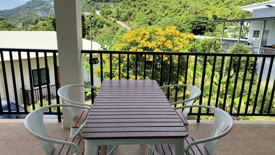 2 Beds 2 Baths - House