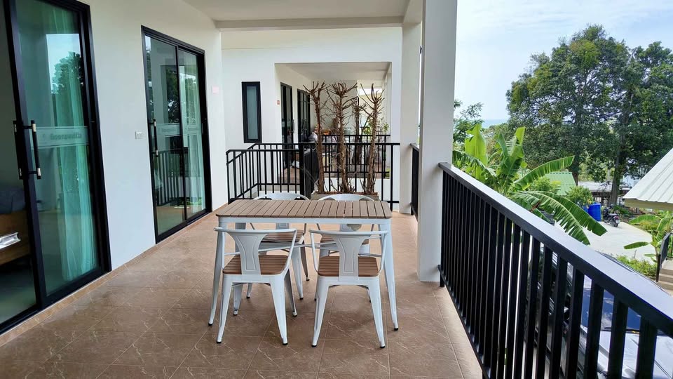 2 Beds 2 Baths - House