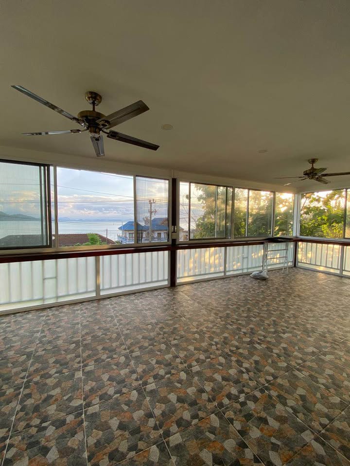 House with 2 bedrooms and 1 bathroom