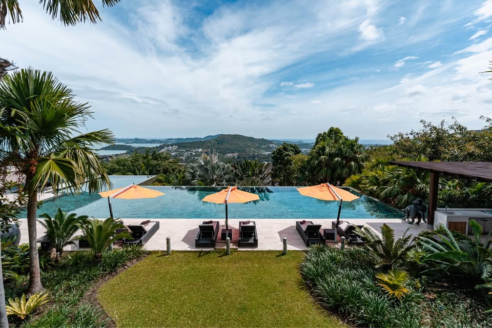 Villa with 6 Bedrooms and 6 Bathrooms