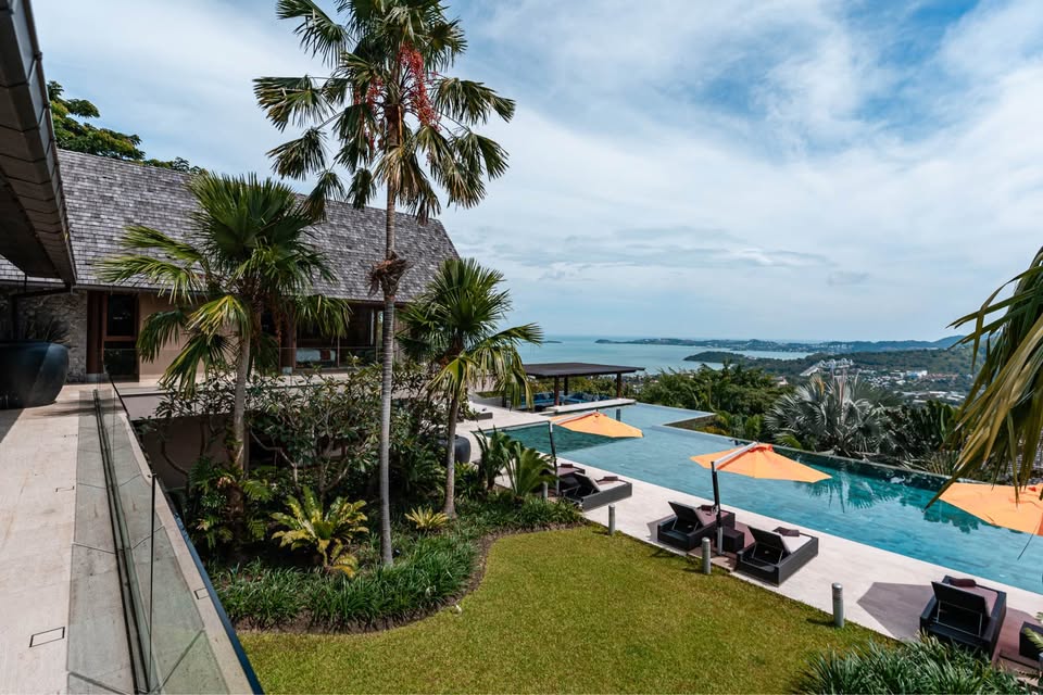 Villa with 6 Bedrooms and 6 Bathrooms