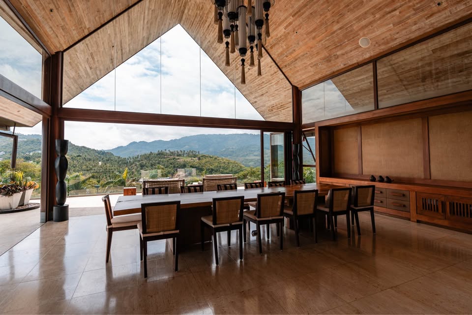 Villa with 6 Bedrooms and 6 Bathrooms