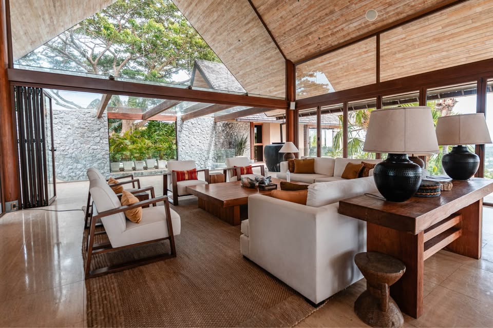 Villa with 6 Bedrooms and 6 Bathrooms