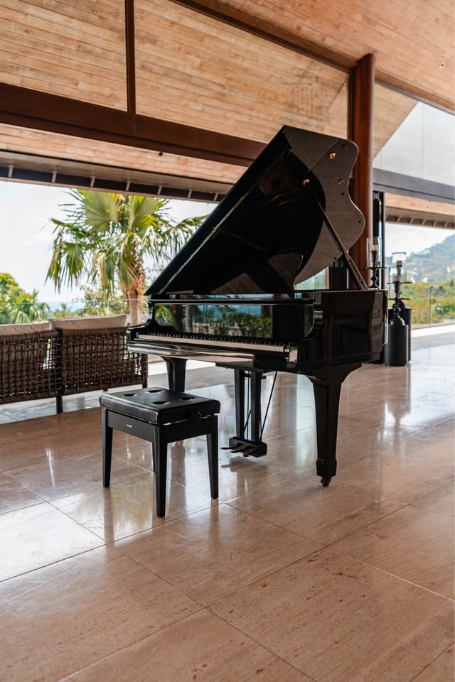 Villa with 6 Bedrooms and 6 Bathrooms