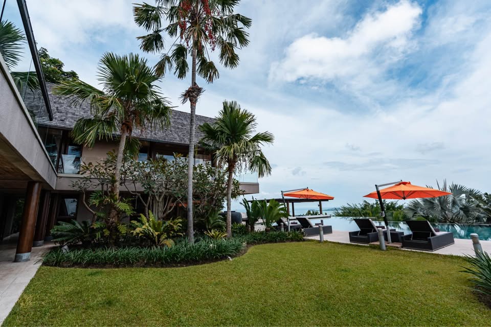 Villa with 6 Bedrooms and 6 Bathrooms