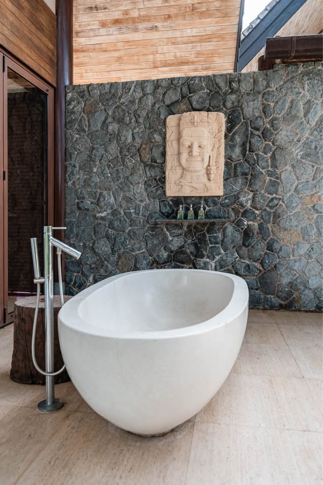 Villa with 6 Bedrooms and 6 Bathrooms