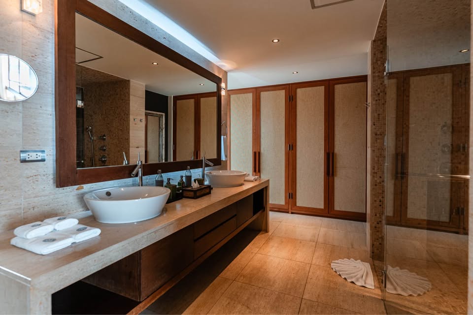 Villa with 6 Bedrooms and 6 Bathrooms