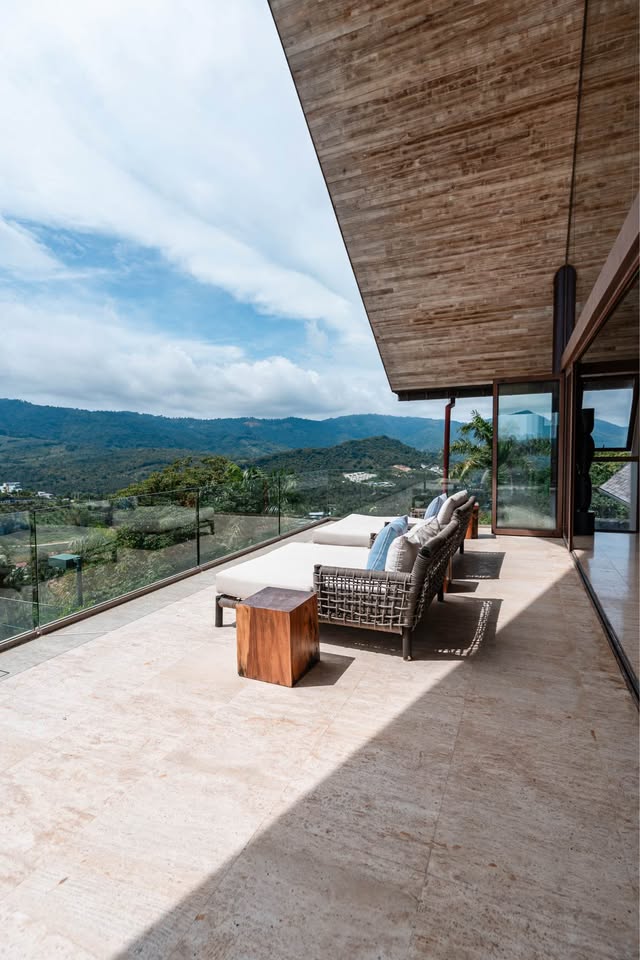 Villa with 6 Bedrooms and 6 Bathrooms