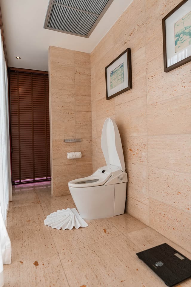 Villa with 6 Bedrooms and 6 Bathrooms