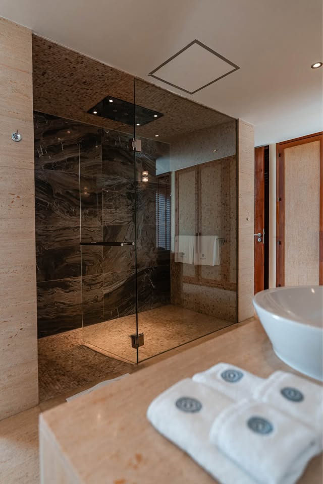 Villa with 6 Bedrooms and 6 Bathrooms