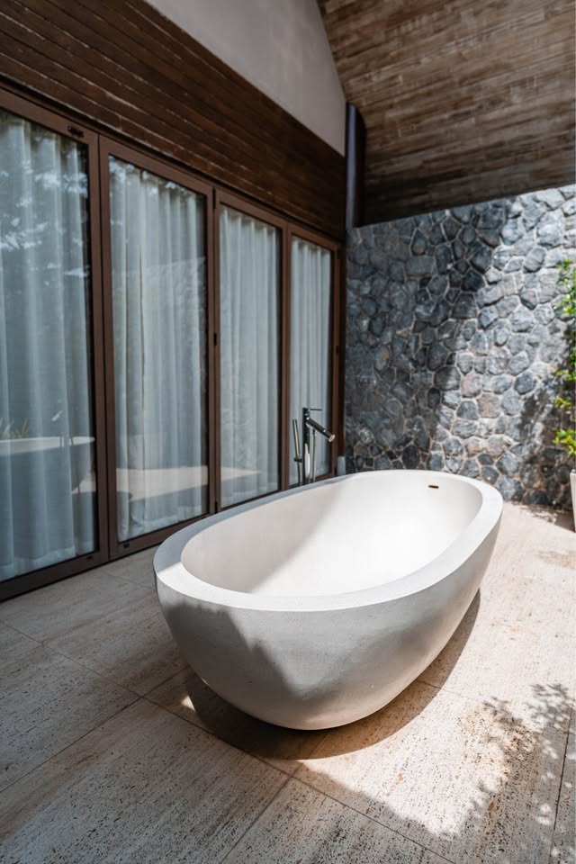 Villa with 6 Bedrooms and 6 Bathrooms