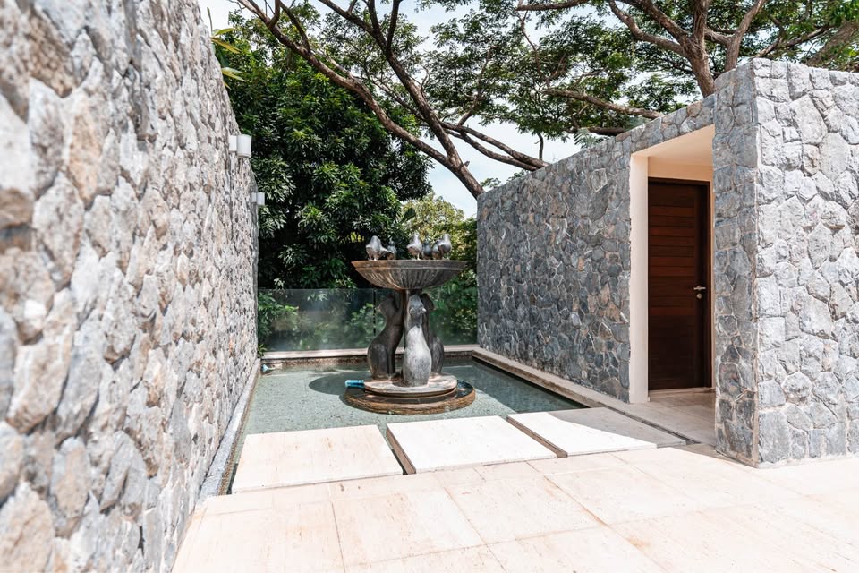 Villa with 6 Bedrooms and 6 Bathrooms