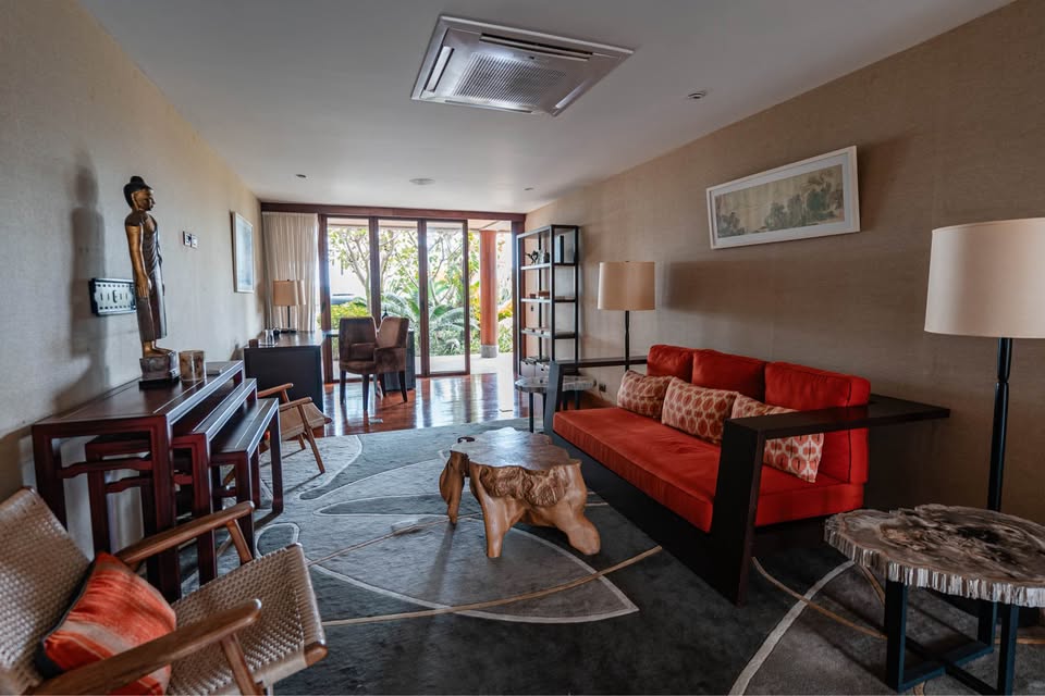 Villa with 6 Bedrooms and 6 Bathrooms