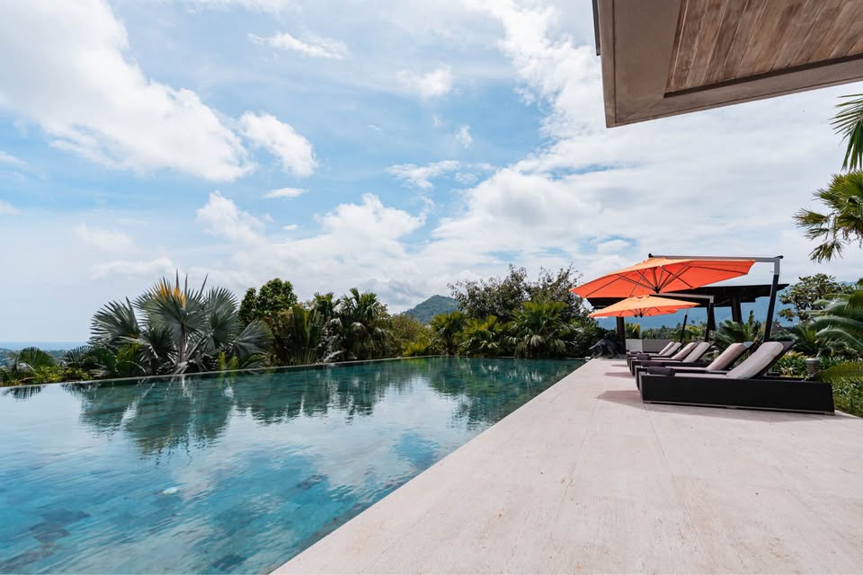 Villa with 6 Bedrooms and 6 Bathrooms