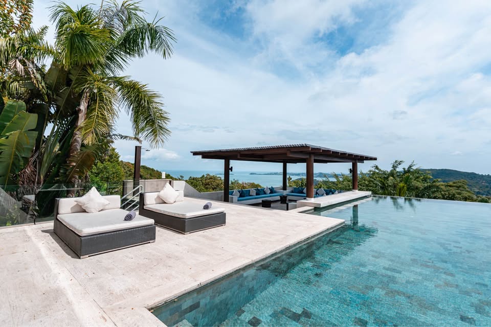 Villa with 6 Bedrooms and 6 Bathrooms