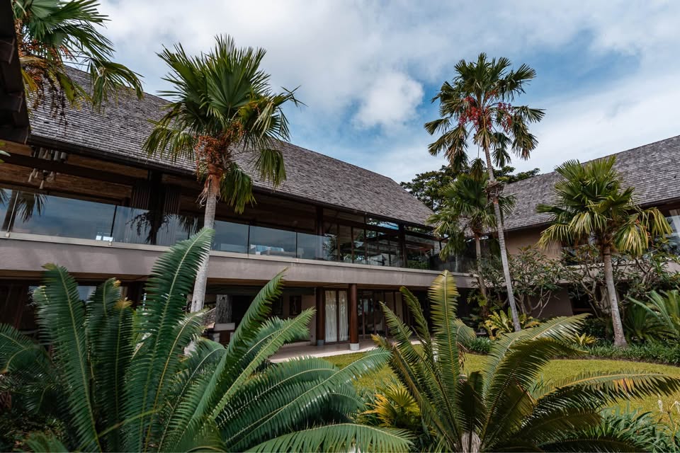 Villa with 6 Bedrooms and 6 Bathrooms