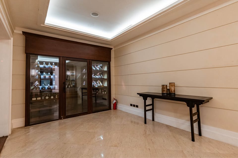 Villa with 6 Bedrooms and 6 Bathrooms