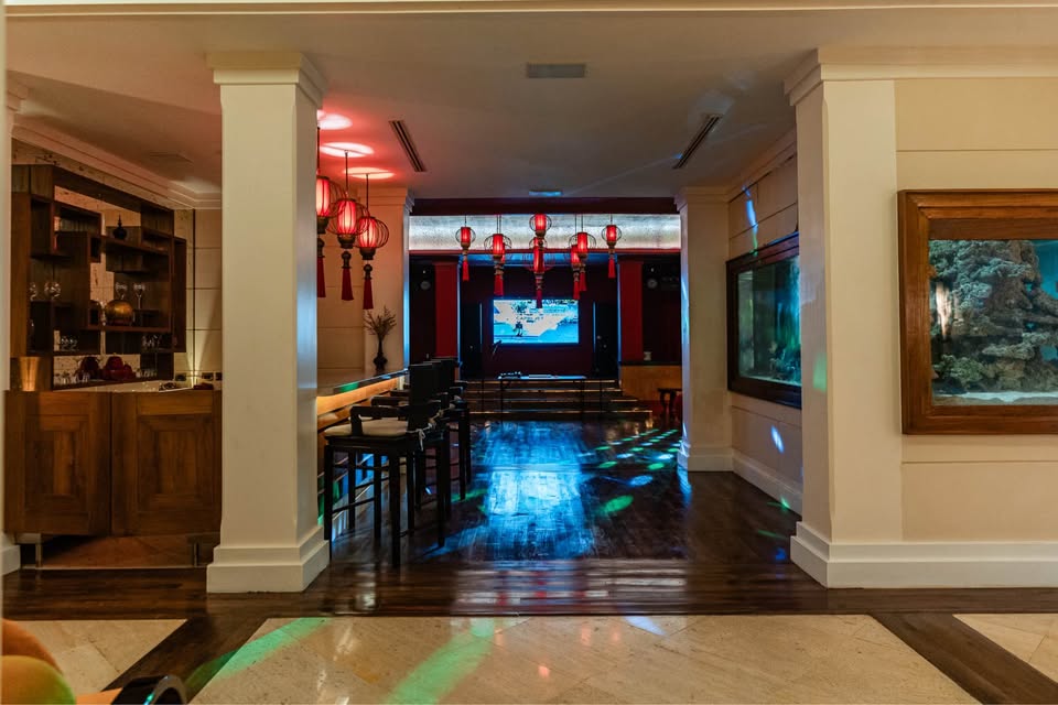 Villa with 6 Bedrooms and 6 Bathrooms