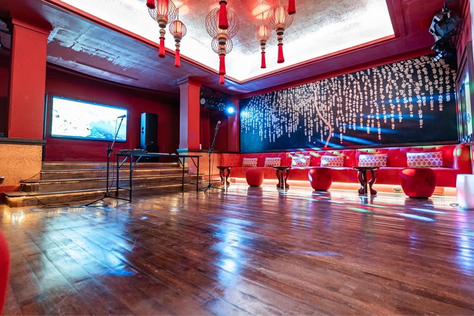 Villa with 6 Bedrooms and 6 Bathrooms