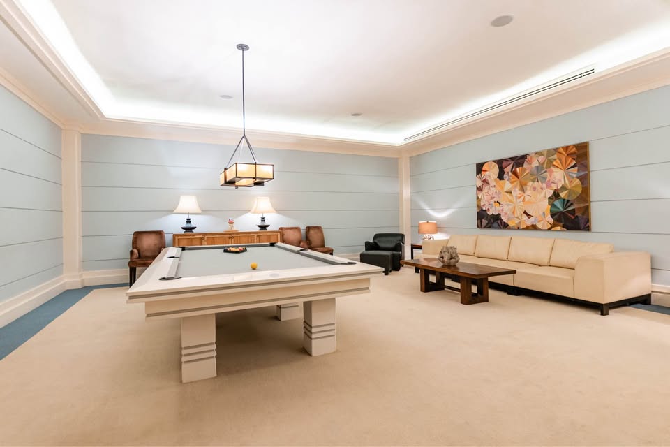 Villa with 6 Bedrooms and 6 Bathrooms