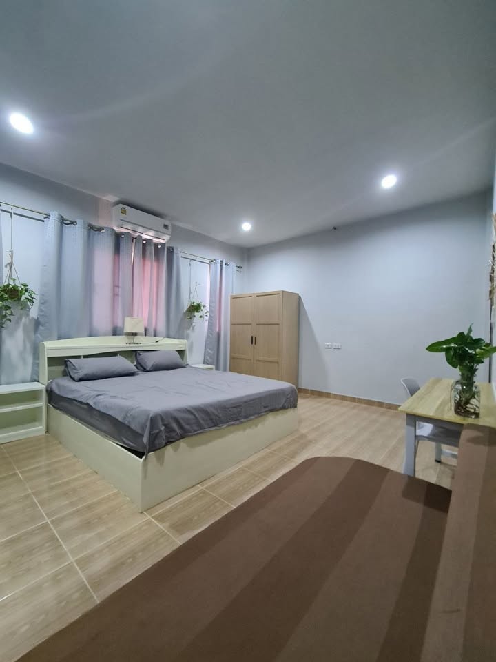 2-bedroom house with 1 bathroom