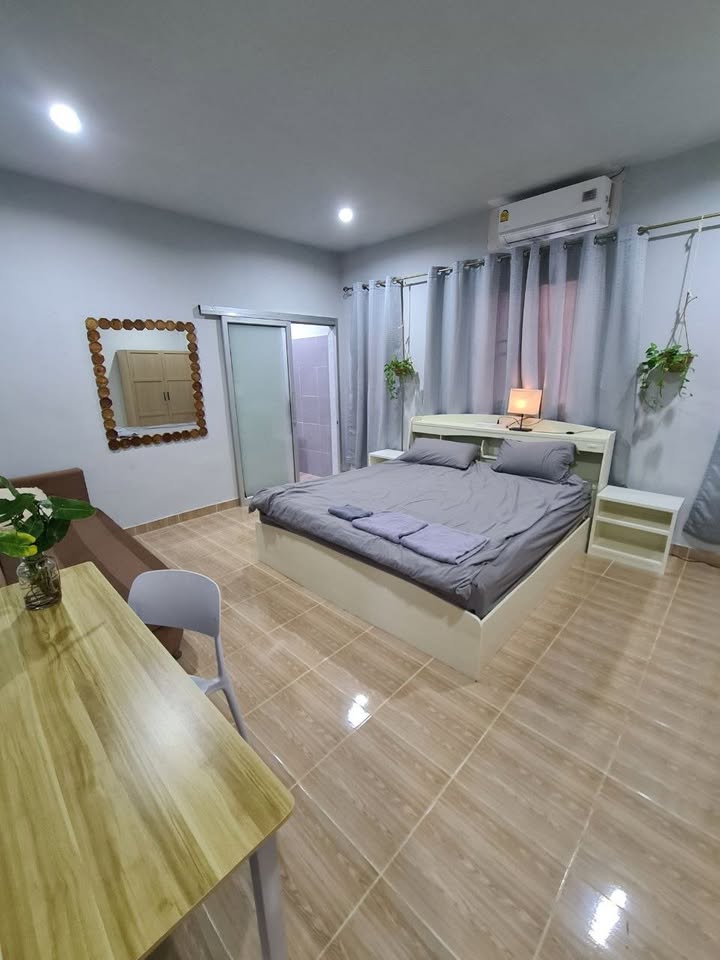 2-bedroom house with 1 bathroom