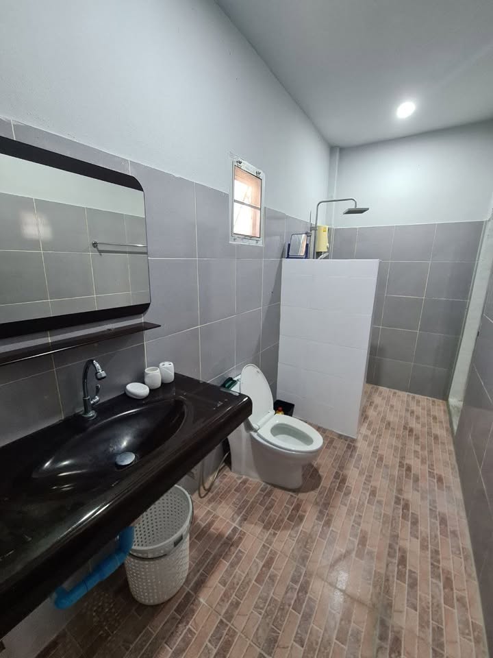 2-bedroom house with 1 bathroom