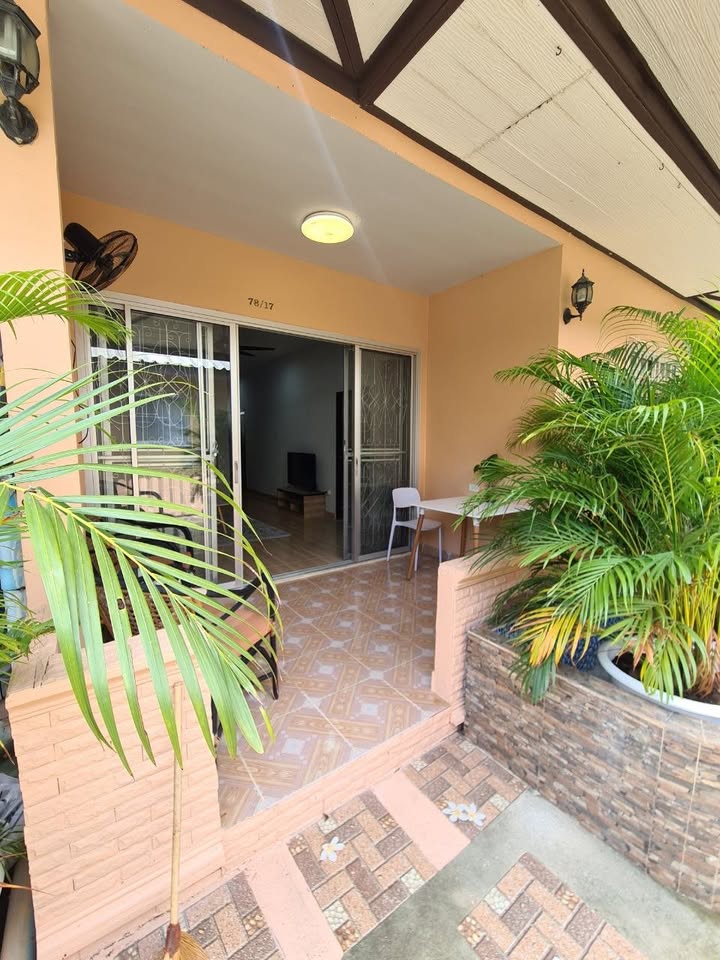 2-bedroom house with 1 bathroom