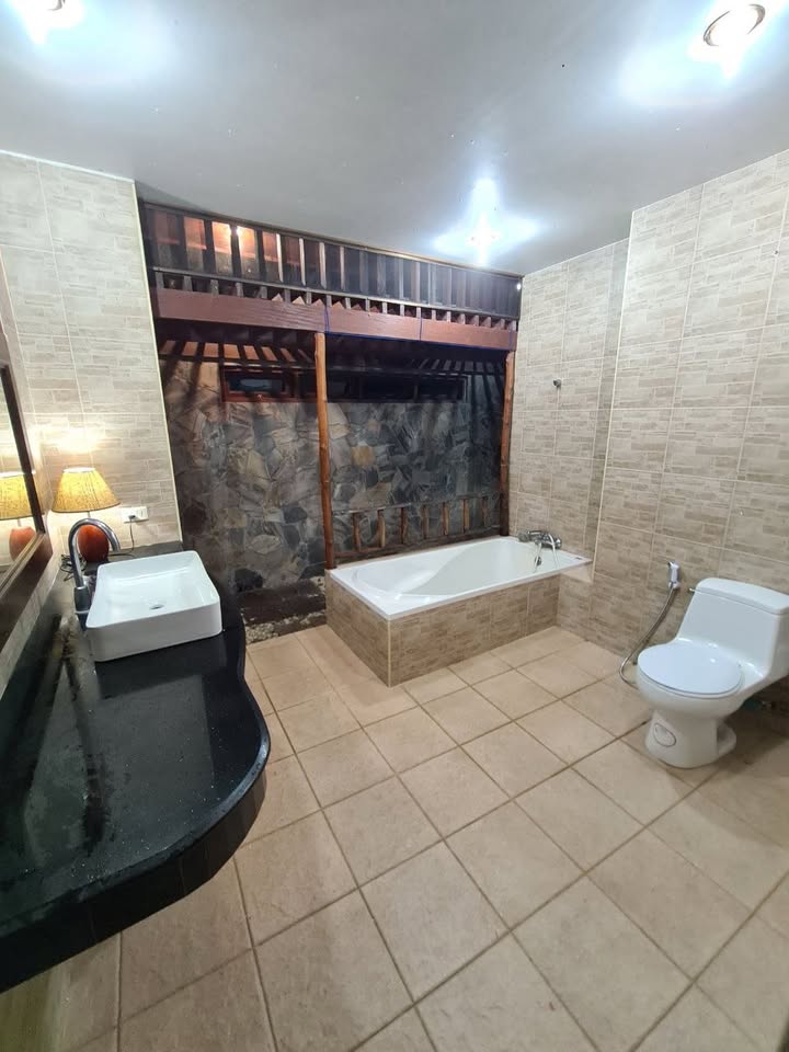 House with 1 Bedroom and 2 Bathrooms