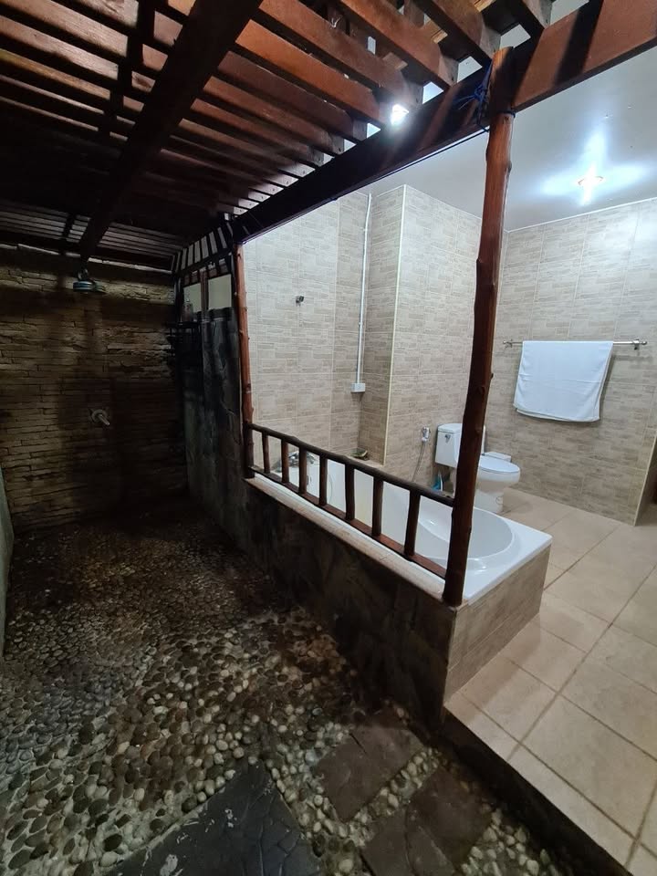 House with 1 Bedroom and 2 Bathrooms