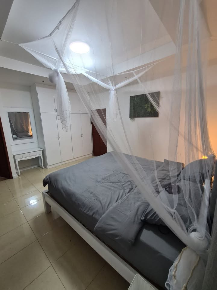 House with 1 Bedroom and 2 Bathrooms