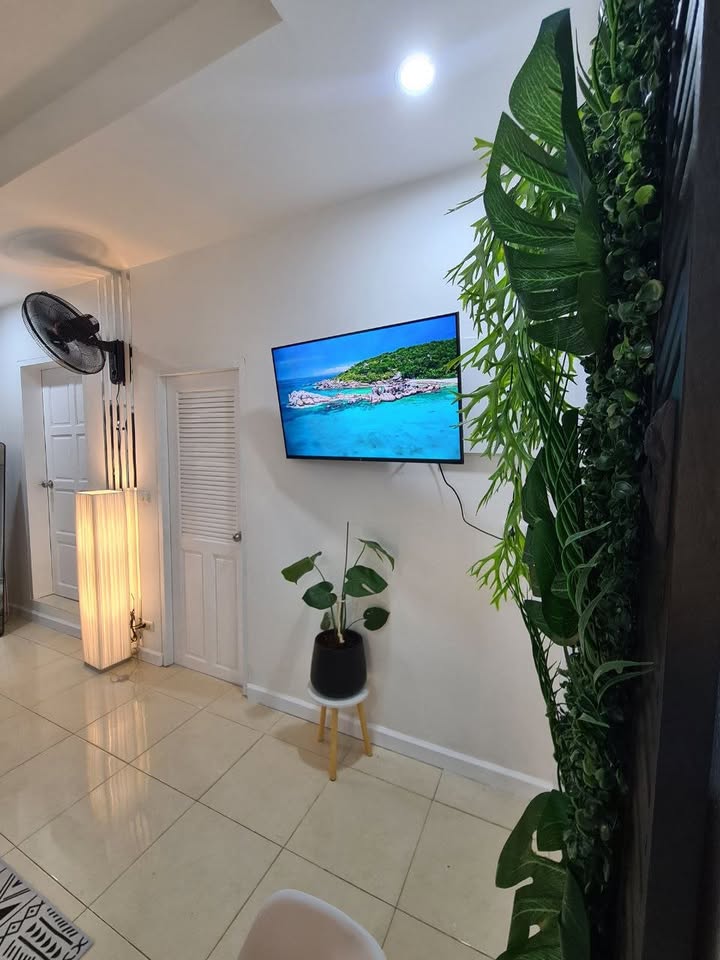 House with 1 Bedroom and 2 Bathrooms