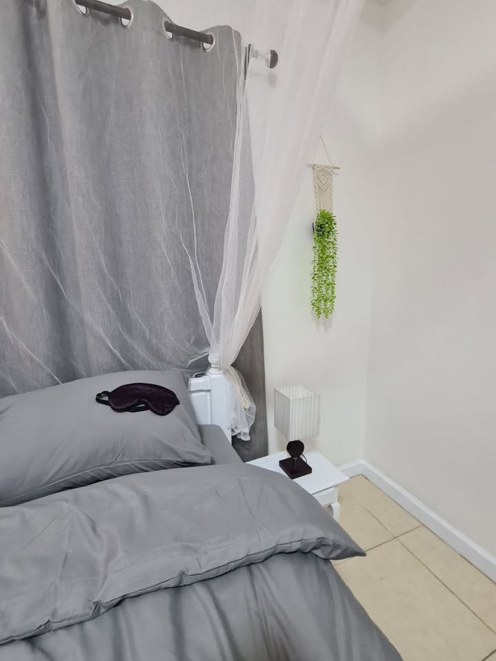 House with 1 Bedroom and 2 Bathrooms