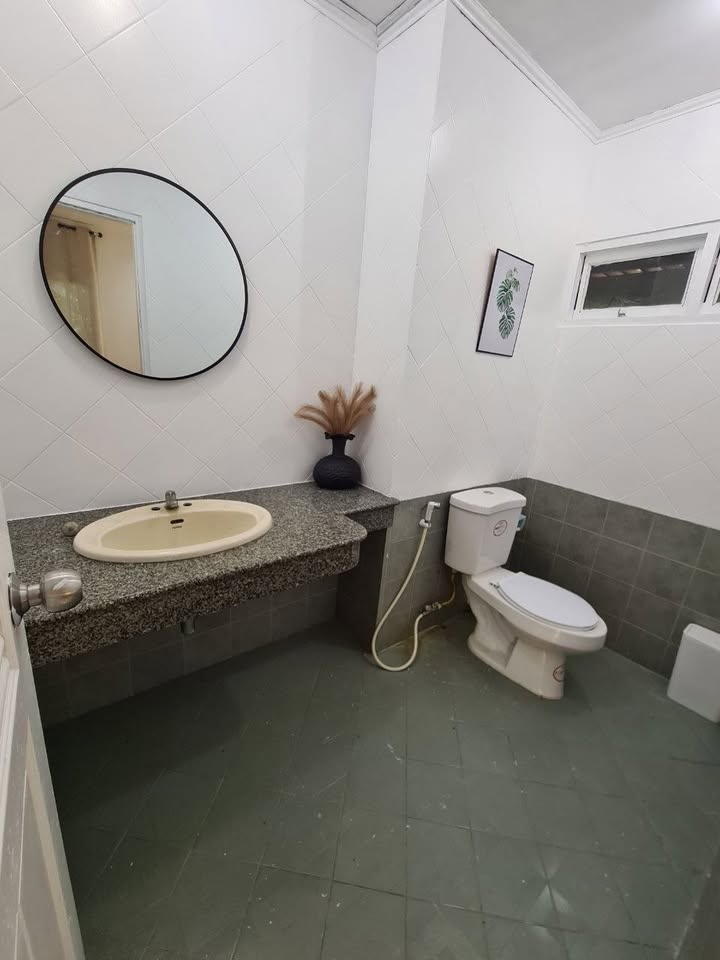 House with 1 Bedroom and 2 Bathrooms