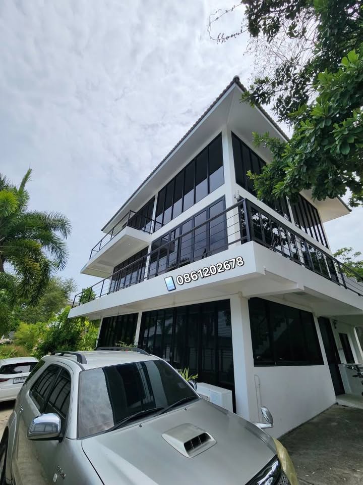 Land for sale with 2 houses on Koh Samui