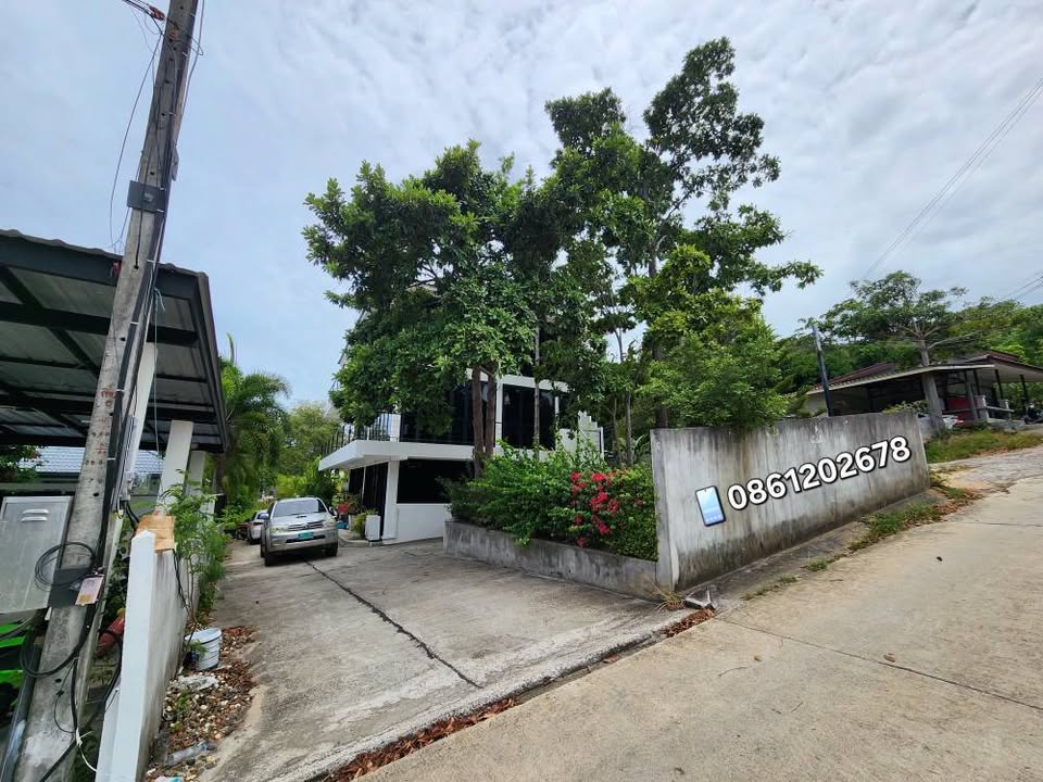 Land for sale with 2 houses on Koh Samui