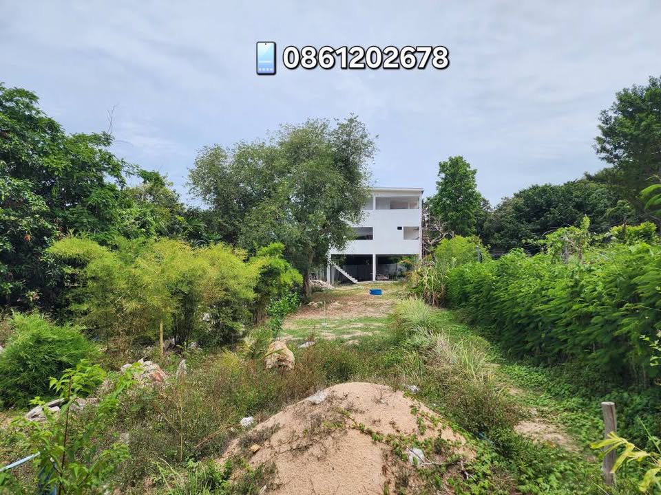 Land for sale with 2 houses on Koh Samui