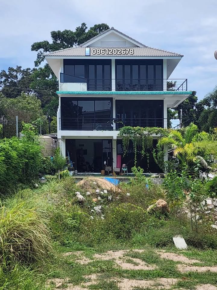 Land for sale with 2 houses on Koh Samui