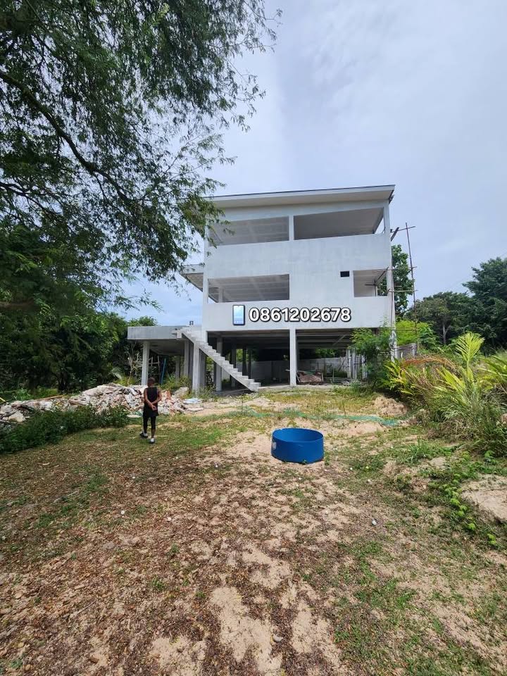 Land for sale with 2 houses on Koh Samui