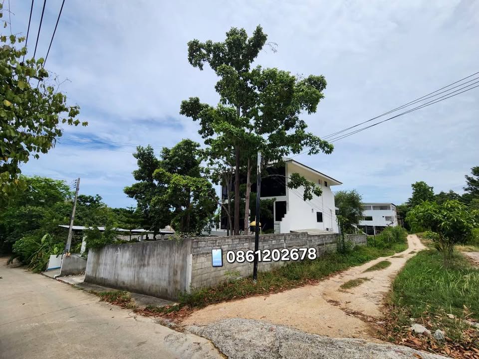Land for sale with 2 houses on Koh Samui